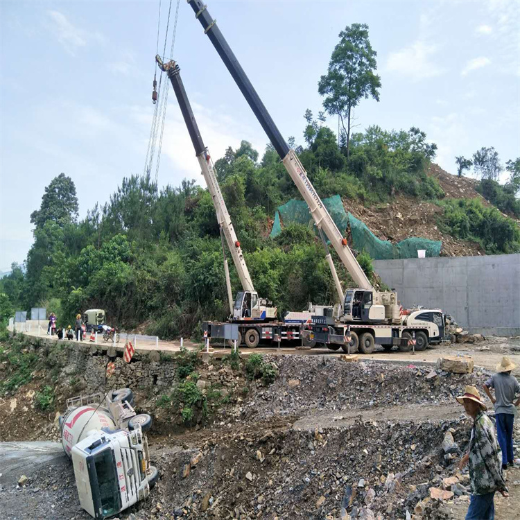 和乐镇汽车掉沟里叫吊车救援要多少钱