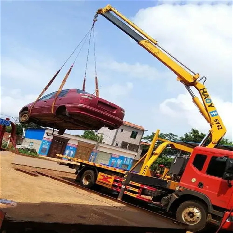 和乐镇吊车吊汽车的正确方法